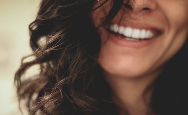 Your Brief Guide to Teeth Whitening Options And Safety